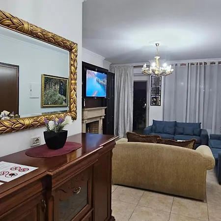 Skanderbeg Square Explorer Appartement *