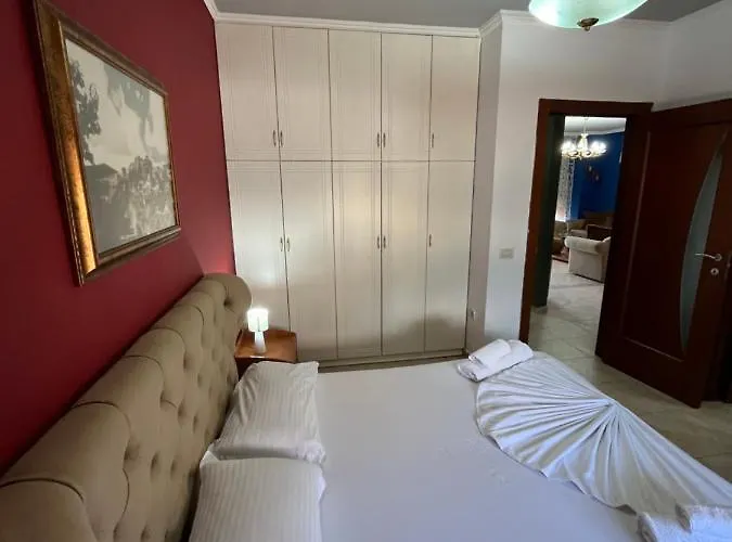 Skanderbeg Square Explorer Appartement *