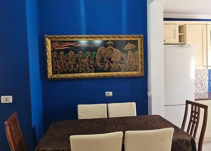 Skanderbeg Square Explorer * Tirana